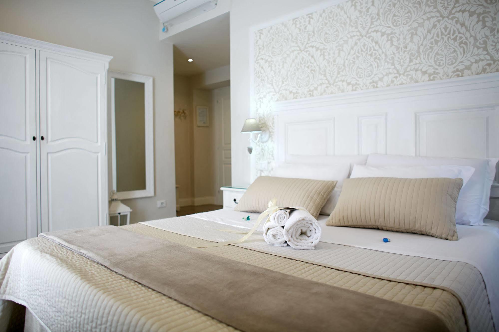 Charme & Chic Bed & Breakfast Rome Exterior photo
